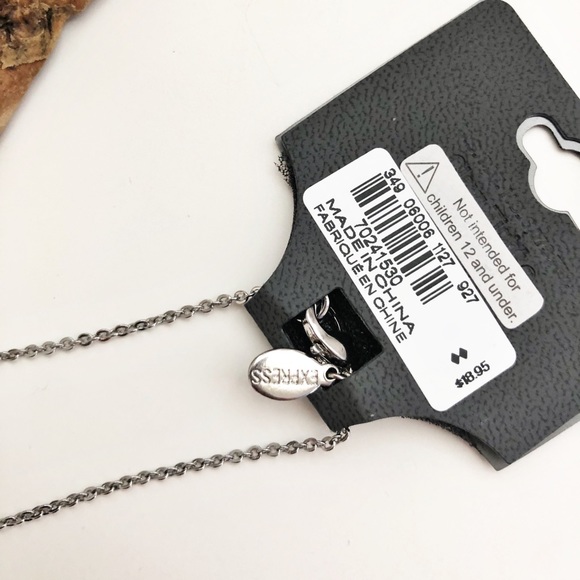 Express silver triangle rhinestone necklace - Picture 2 of 3